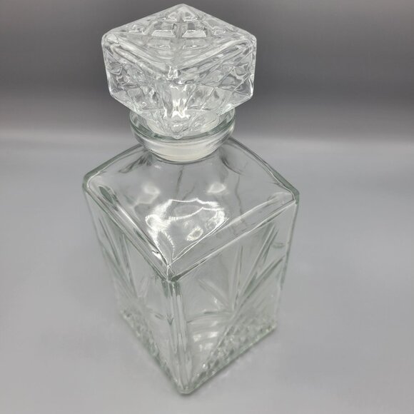 Vintage Clear Glass Whiskey Decanter With Diamond Cut Stopper Lid - Picture 10 of 12